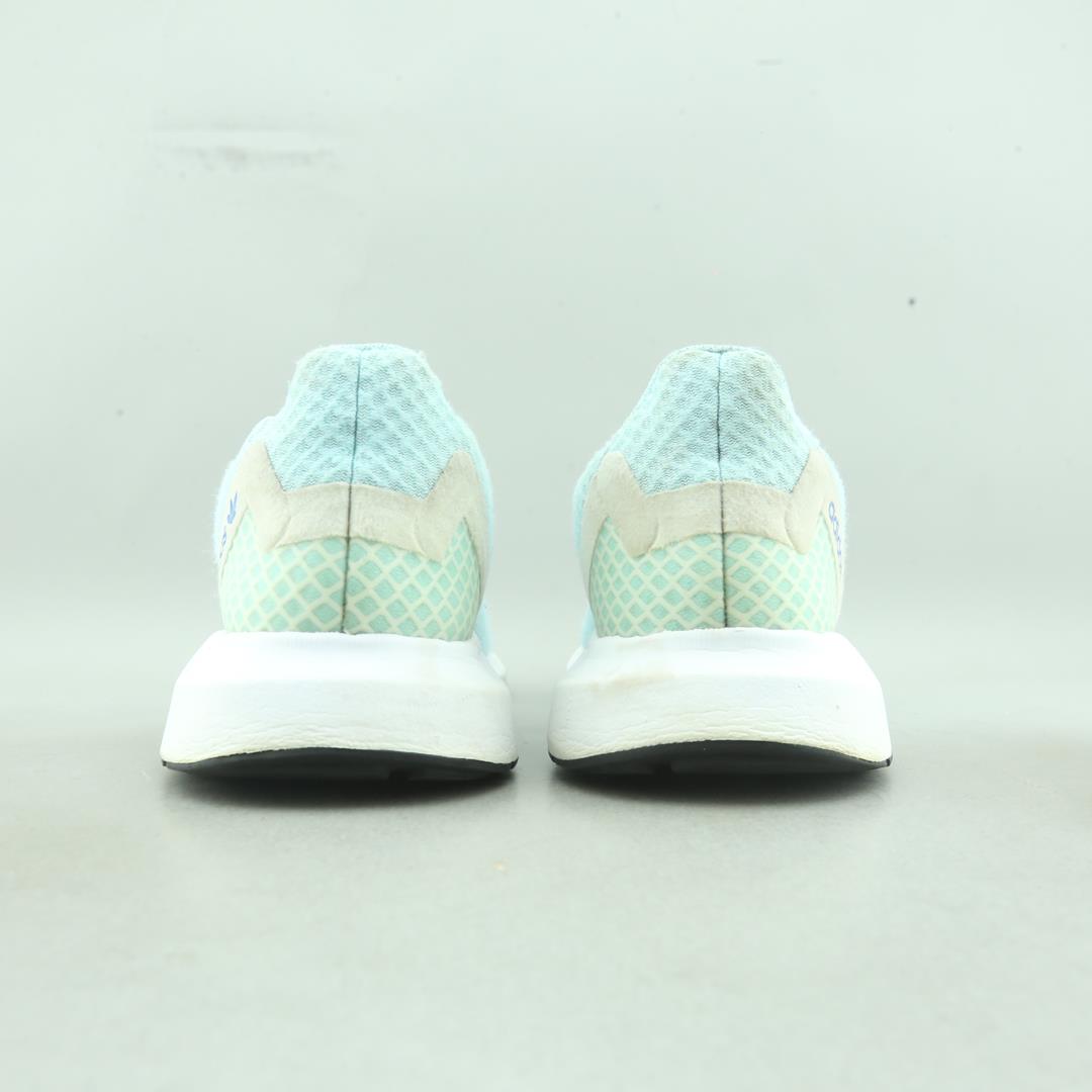 ADIDAS SWIFT RUN RF