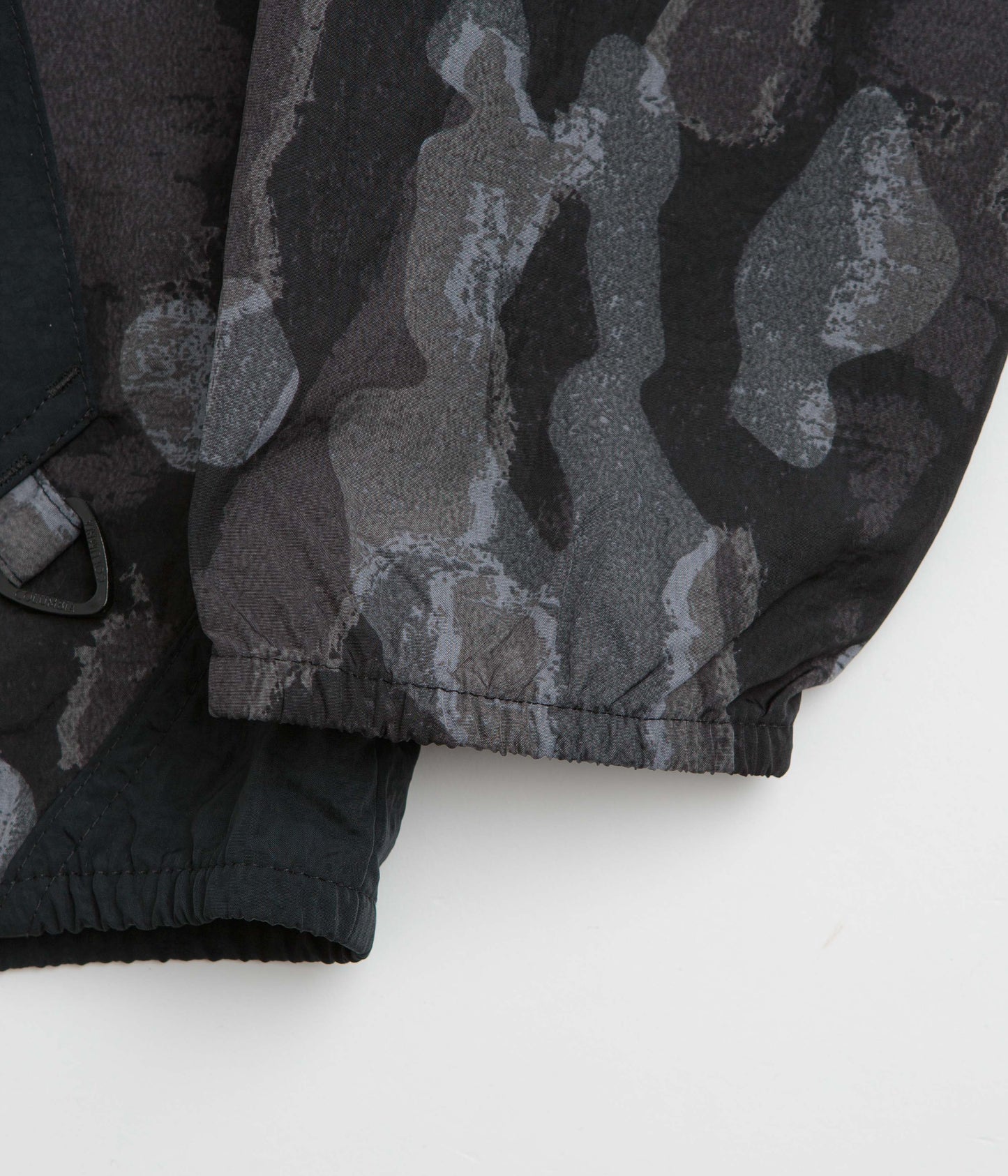 Columbia Challenger II Printed Windbreaker Jacket - Black Treebark / Black