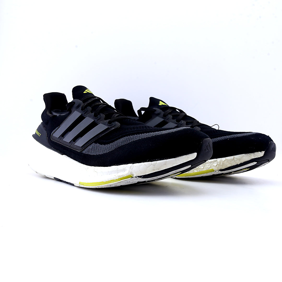 ADIDAS  ULTRABOOST LIGHT