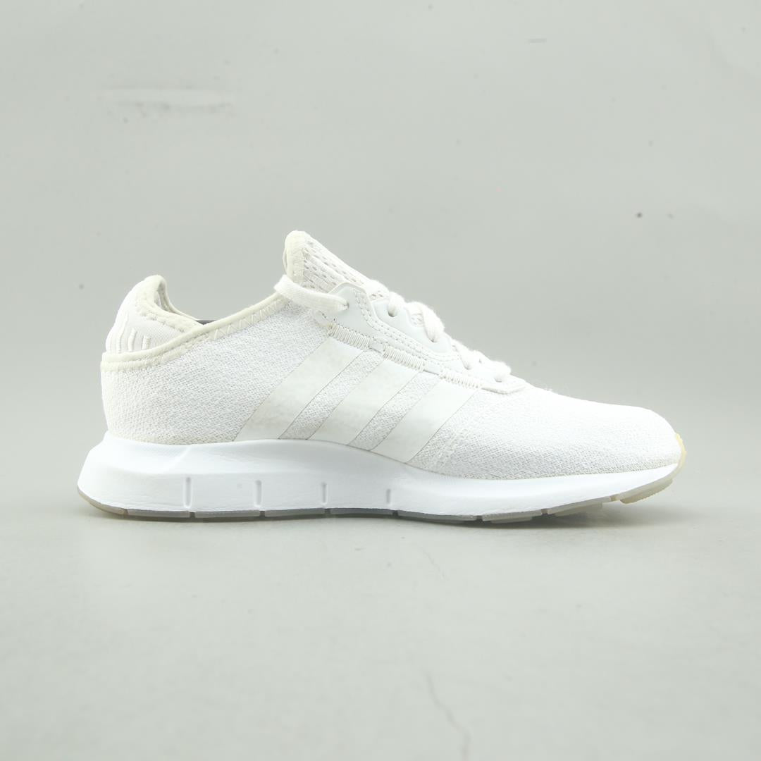 ADIDAS  SWIFT RUN X