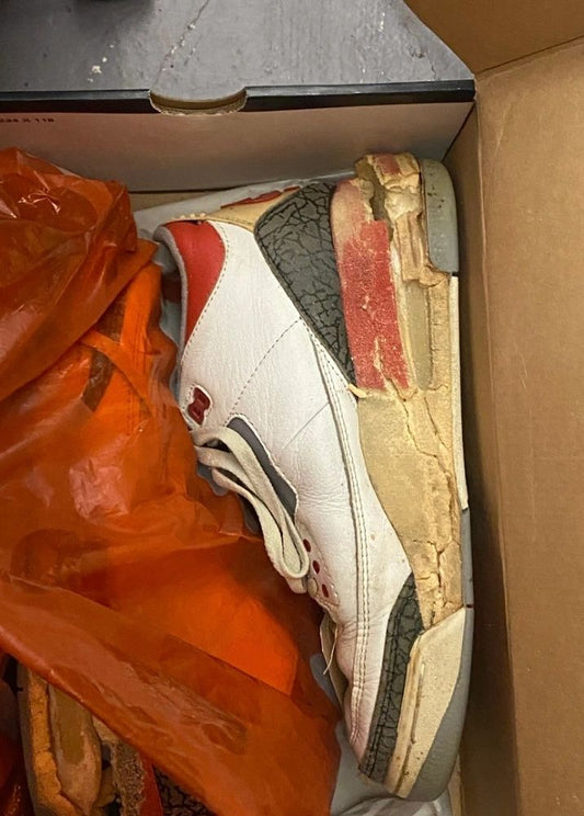 AJ3 Wht/Red OG Size 7 (Sold as-is)