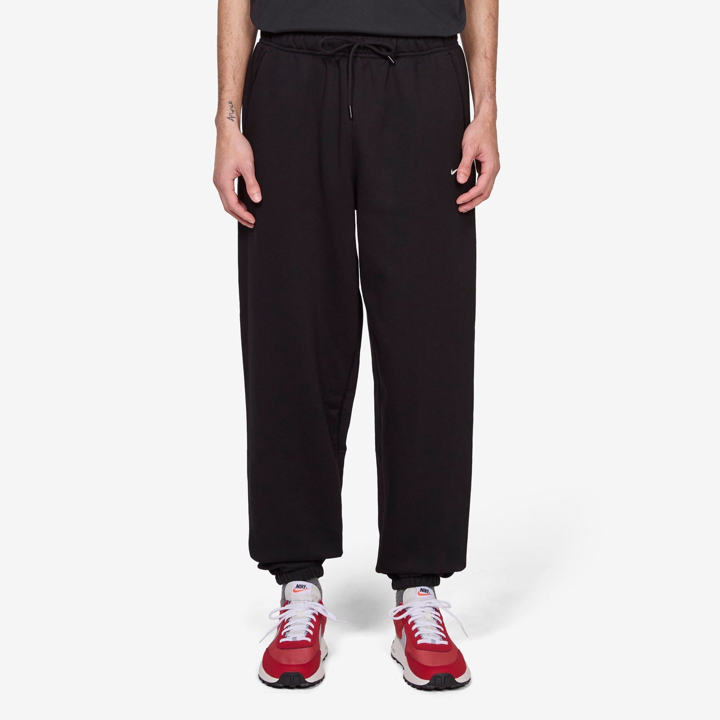 Solo Swoosh Cuffed Pants Total Black | Sail