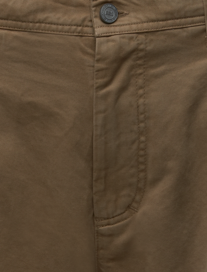 PLEATED CHINO SHORTS