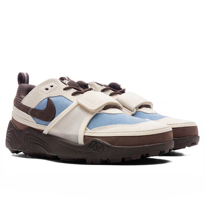 Travis Scott Zoom Field Jaxx - Leche Blue/Baroque Brown/Pale Ivory