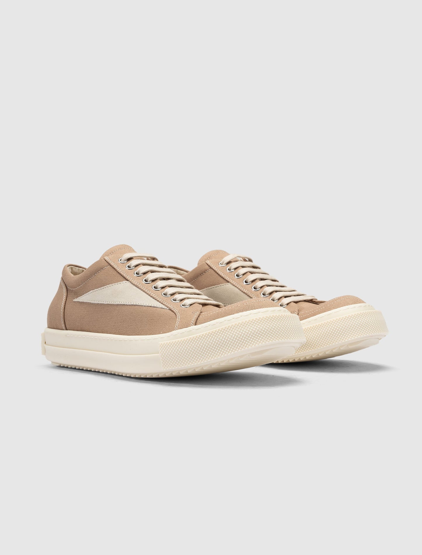VINTAGE SNEAKERS