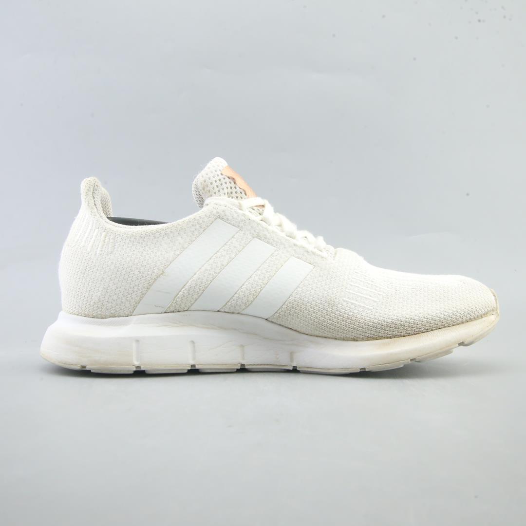 ADIDAS  SWIFT RUN