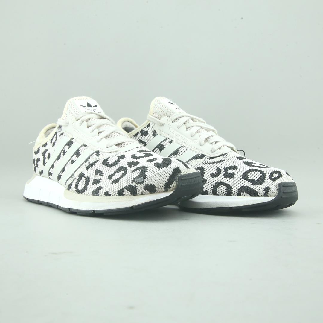 ADIDAS  SWIFT RUN X