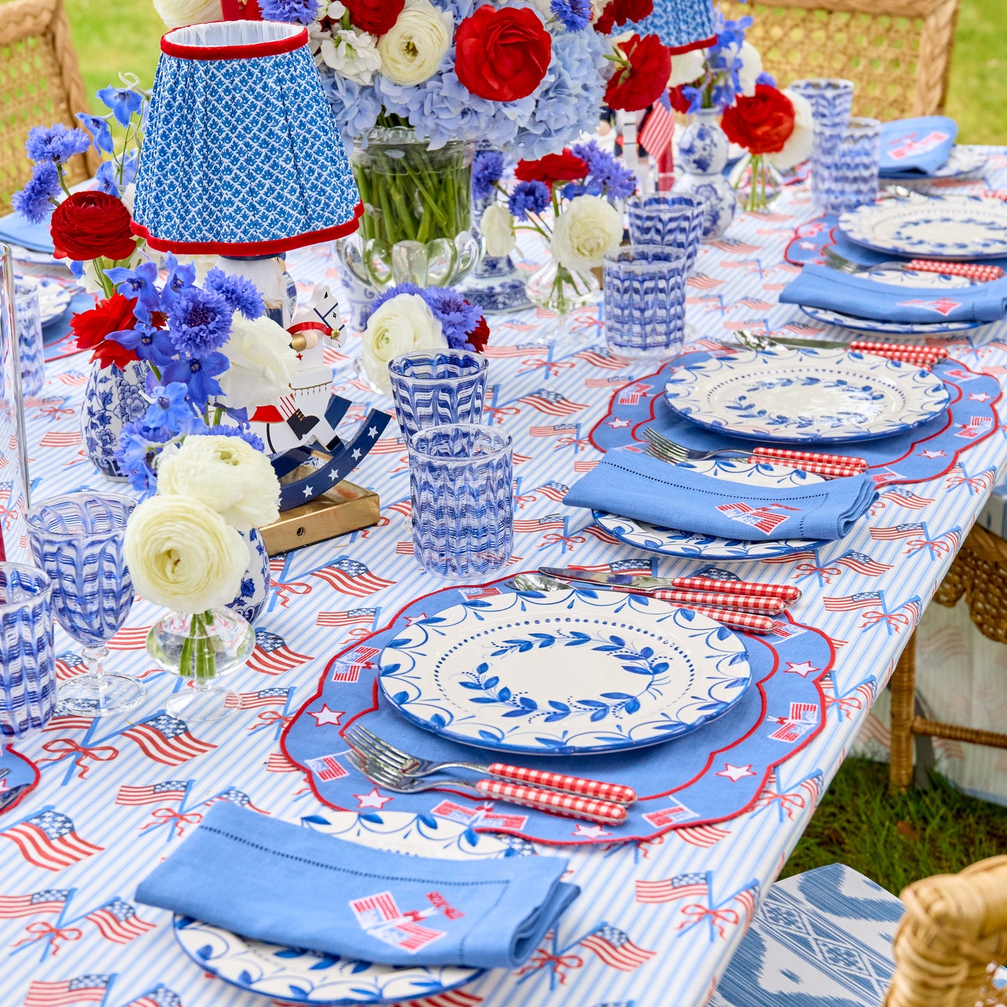 Elizabeth Blue Garland Starter Plate