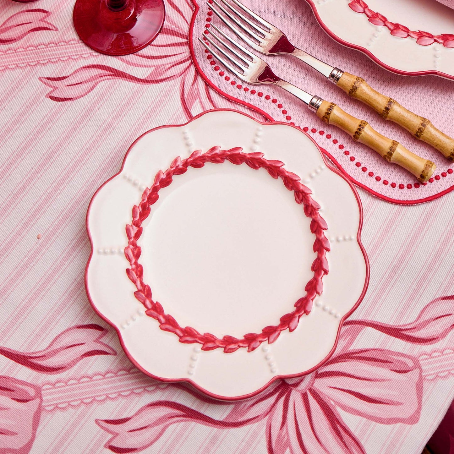 Red Laurel Starter Plates (Set of 4)