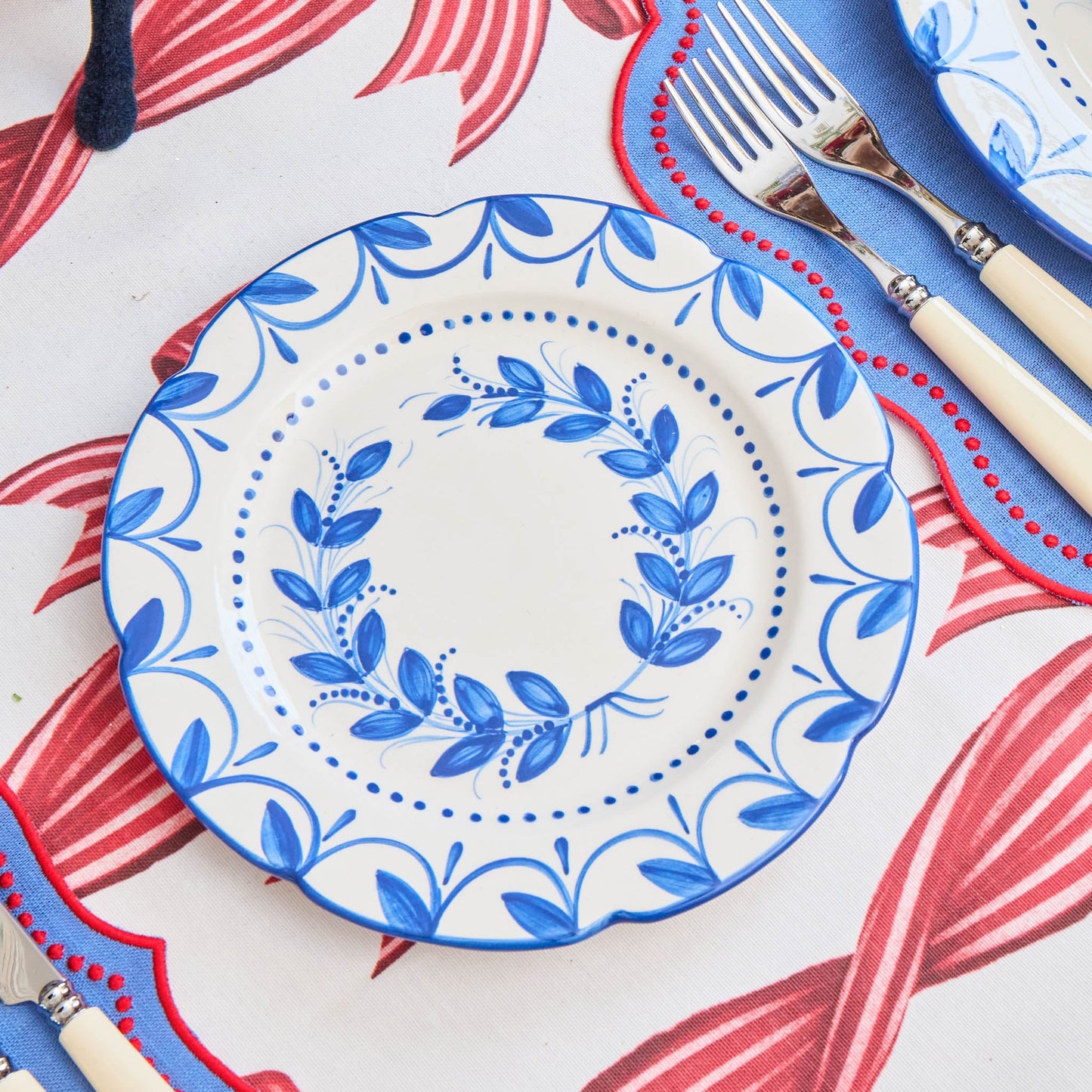 Elizabeth Blue Garland Starter Plate