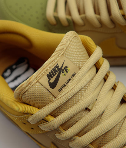 Nike SB Dunk Low Pro Shoes - Saffron Quartz / Saffron Quartz - Pear
