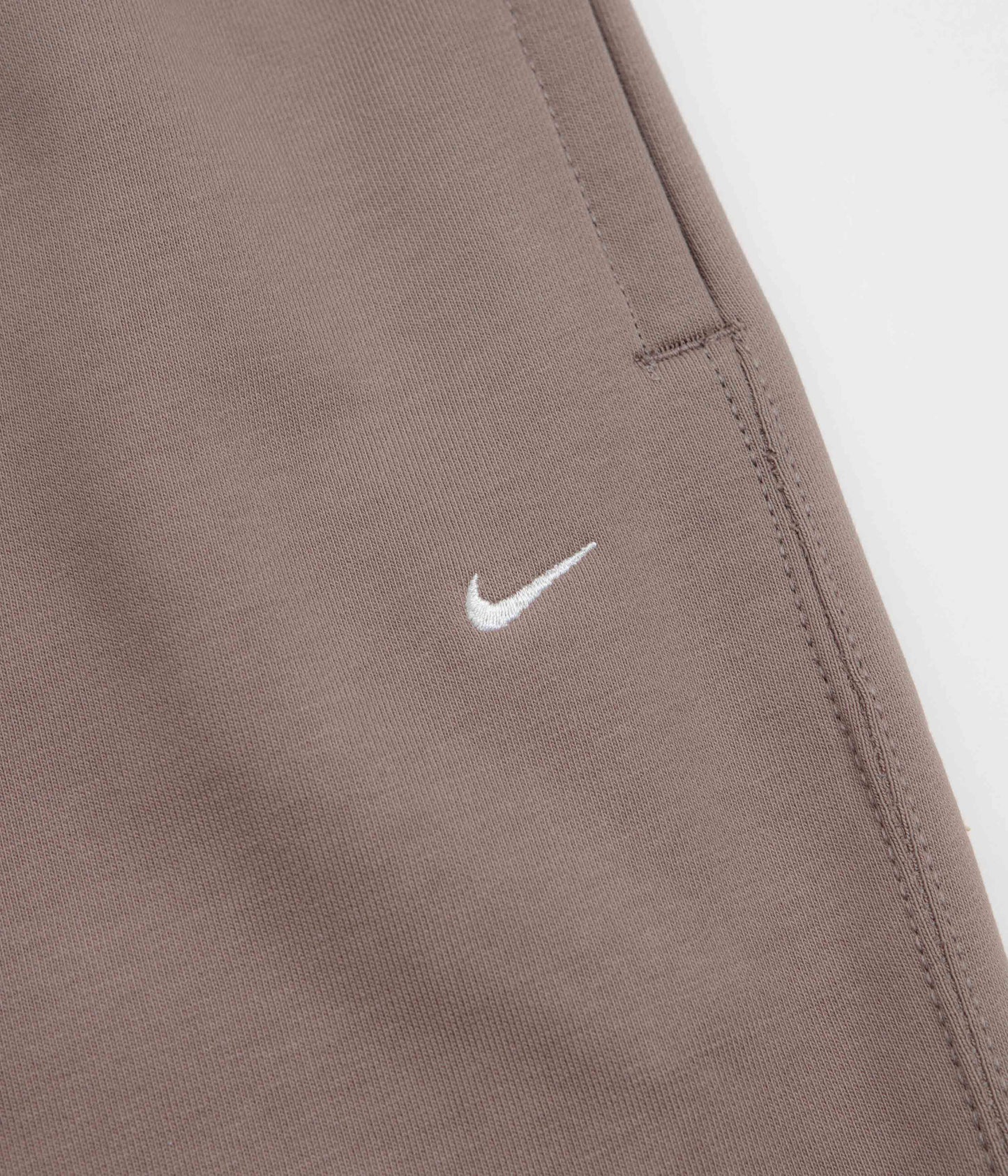 Nike Solo Swoosh Cuffed Sweatpants - Mink Brown / Mink Brown / White