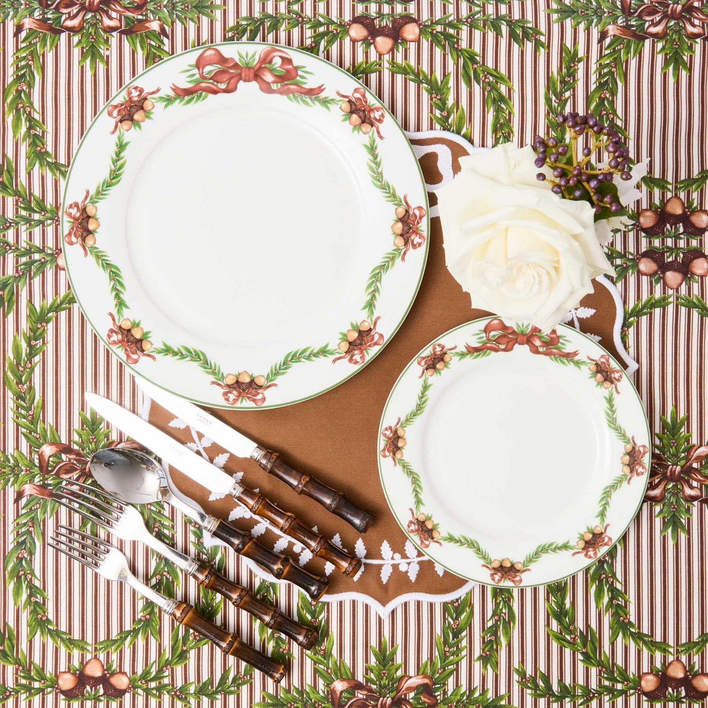 Acorn Garland Dinner Plate